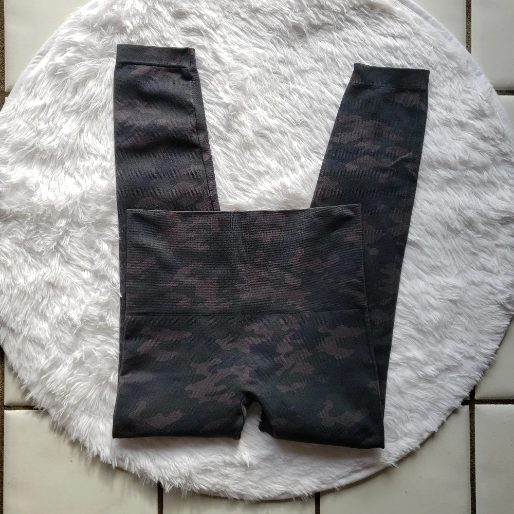 SPANX Camo Green Gray Seamless Leggings Large Camouflage